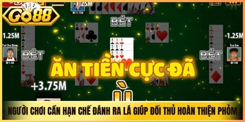 Người chơi cần hạn chế đánh ra những lá có thể giúp đối thủ hoàn thiện phỏm